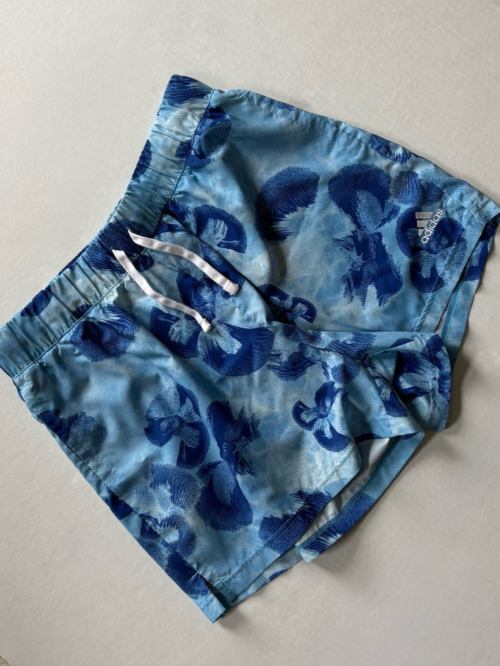 Adidas Women's Shorts Blue Floral Pattern Size L Mesh Lined Pockets Drawstring